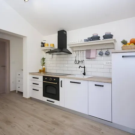 Tonia Apartment *