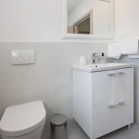 Tonia Apartman