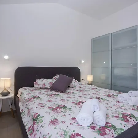 Tonia Brodarica (Sibenik-Knin)