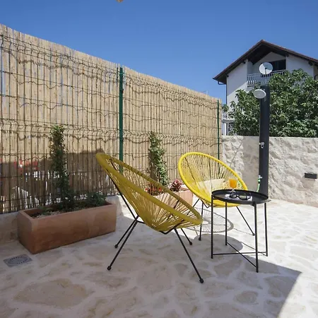 Tonia * Brodarica (Sibenik-Knin)