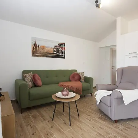 Tonia Apartment *