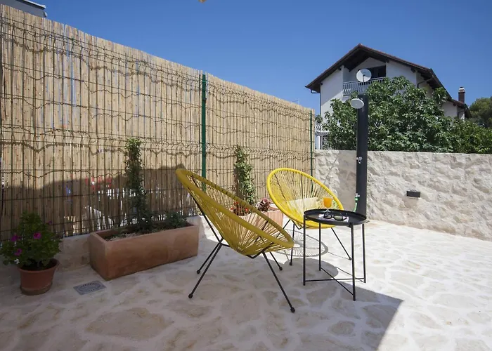 Tonia * Brodarica (Sibenik-Knin)